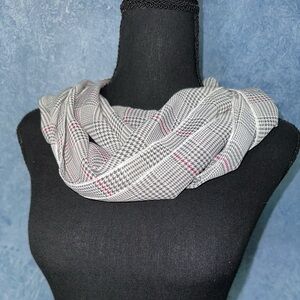 Houndstooth Infinity Women's Scarf